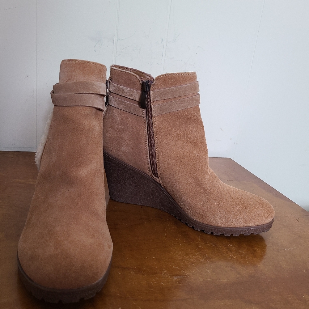 Bjorndal Suede Tan Boots Booties Wedge Heel Fleece